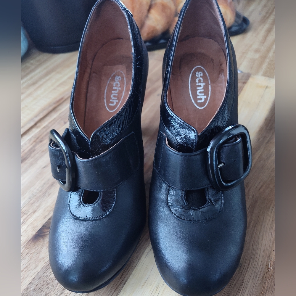 shuch heeled leather shoes womens sz 37 Spain (6-6.5 Us?) black excellent cond